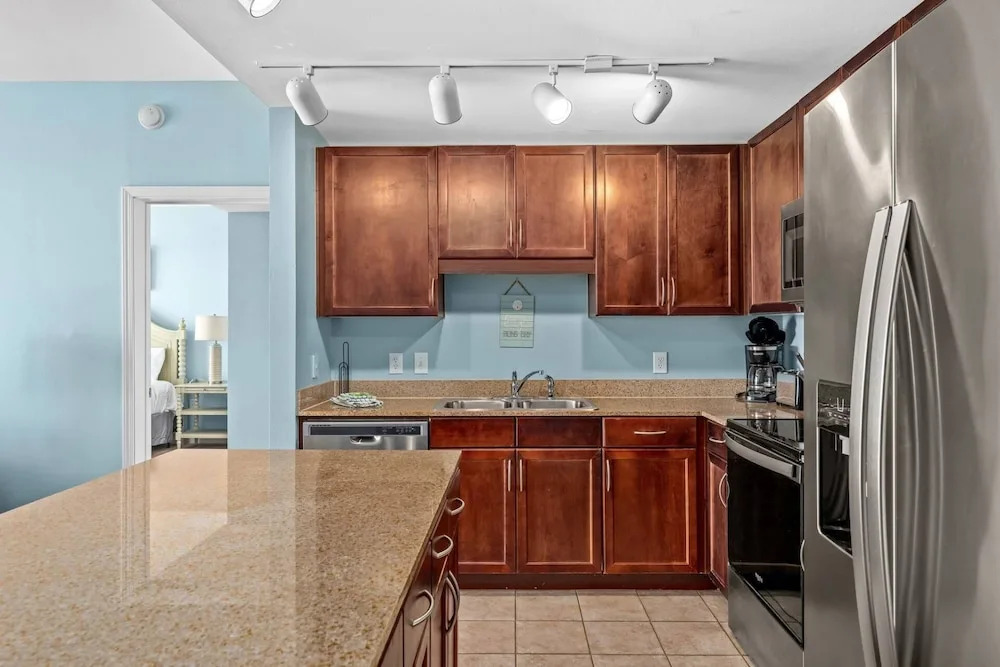 Laketown Wharf 910