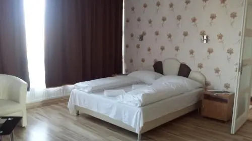 Holdfény Hotel