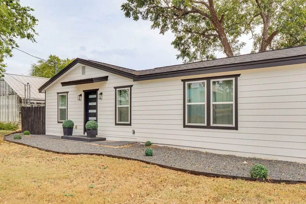 Near Historic Georgetown Square! Updated Home