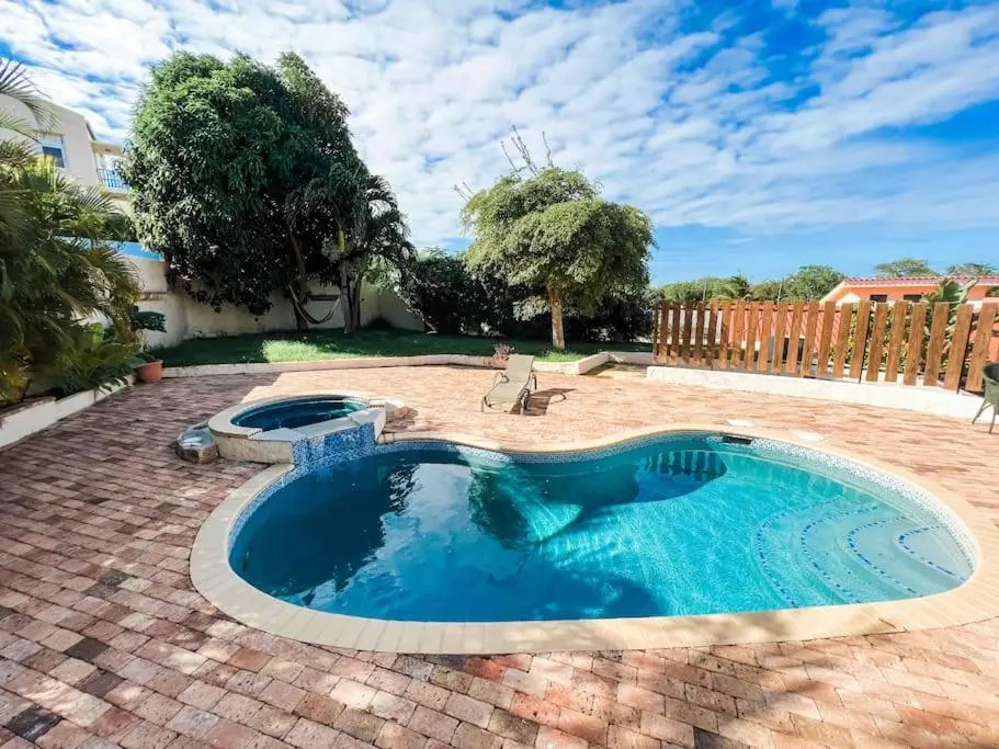 Breezy “Hacienda” w/pool - 4bed in Gated Resort