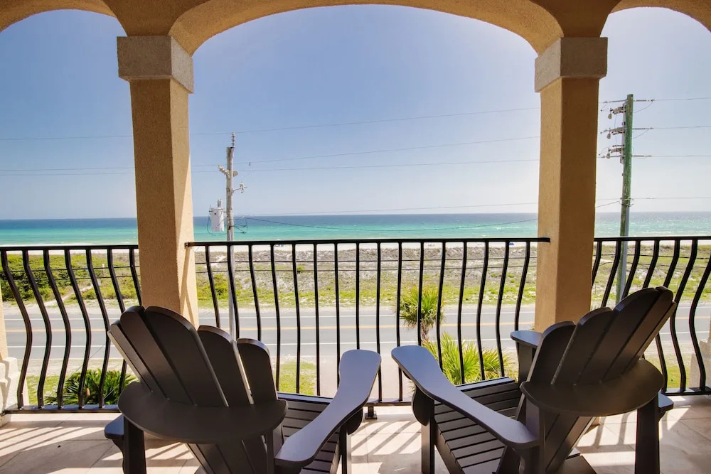 Gulf View Balconies! 3 Story Townhome With 4 Bedrooms, 4 Bathrooms! Sleeps 12