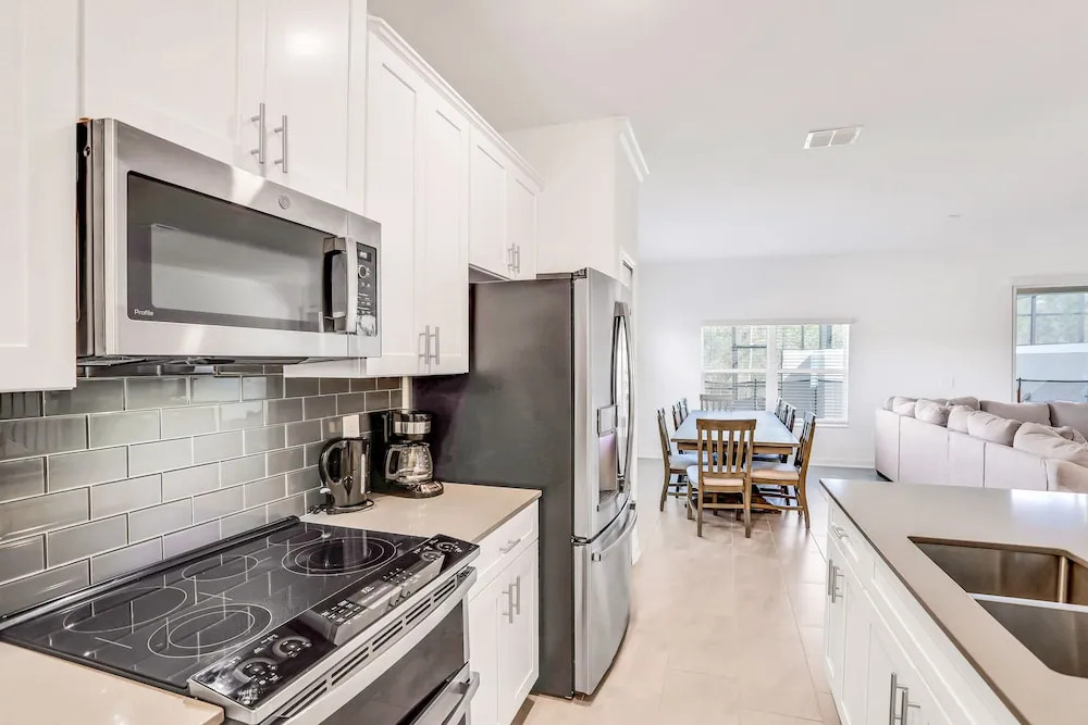 Updated Townhome With an Enclosed Pool, Five Bedrooms, W/D - Close to Everything