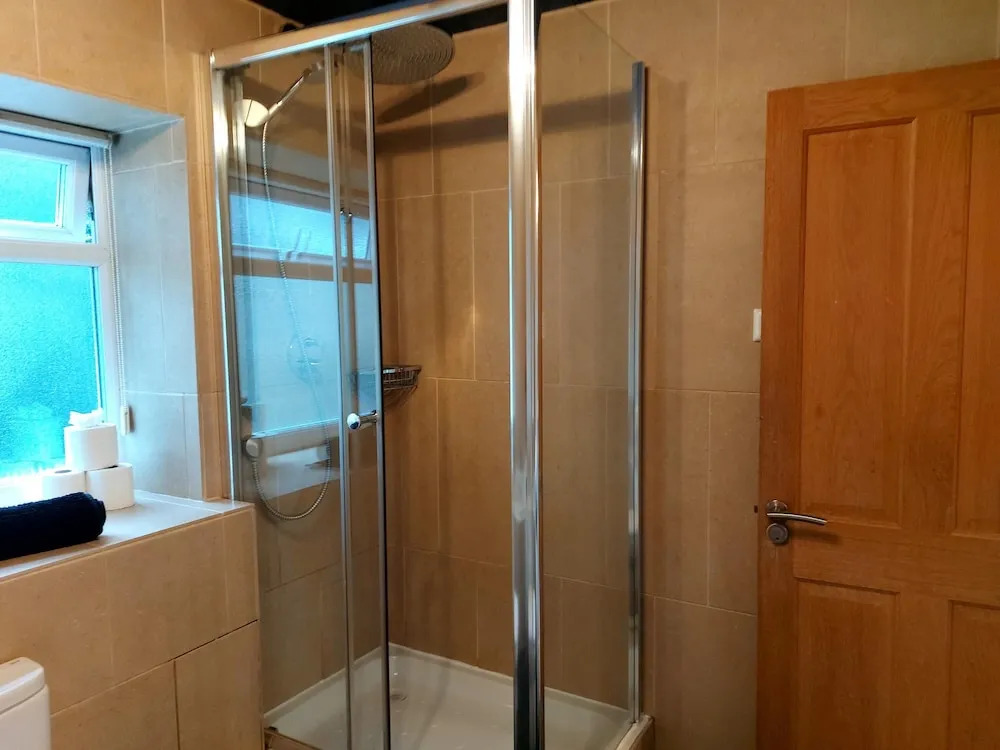 Fairwinds in Poole With 2 Bedrooms and 1 Bathrooms