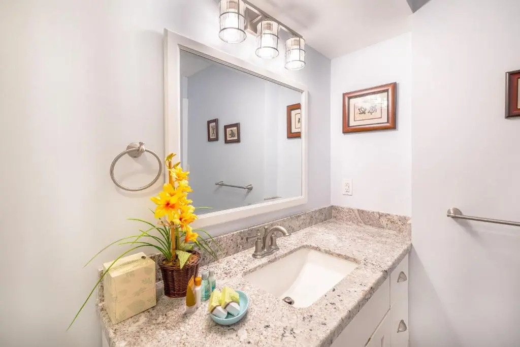 Beautiful 7th Floor with Partial Ocean Views | 1 Block to Beach | Free Parking & WIFI