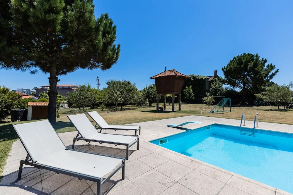Sunny Country House with Swimming Pool