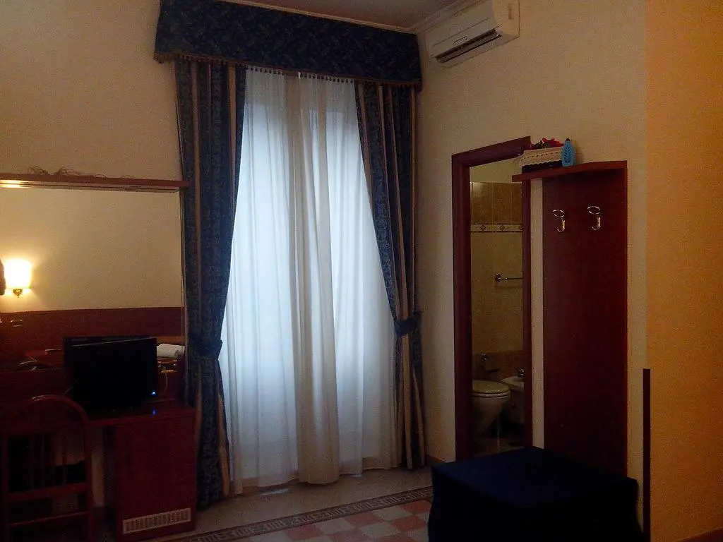 La Dea Di Roma