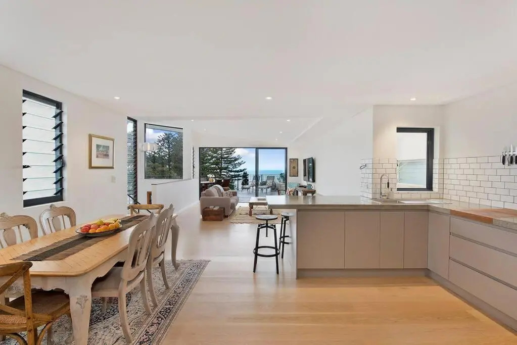 BRON455B - Bronte Beach House with Ocean Views