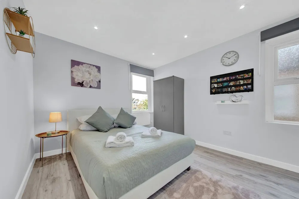Captivating 1-bed Studio in West Drayton