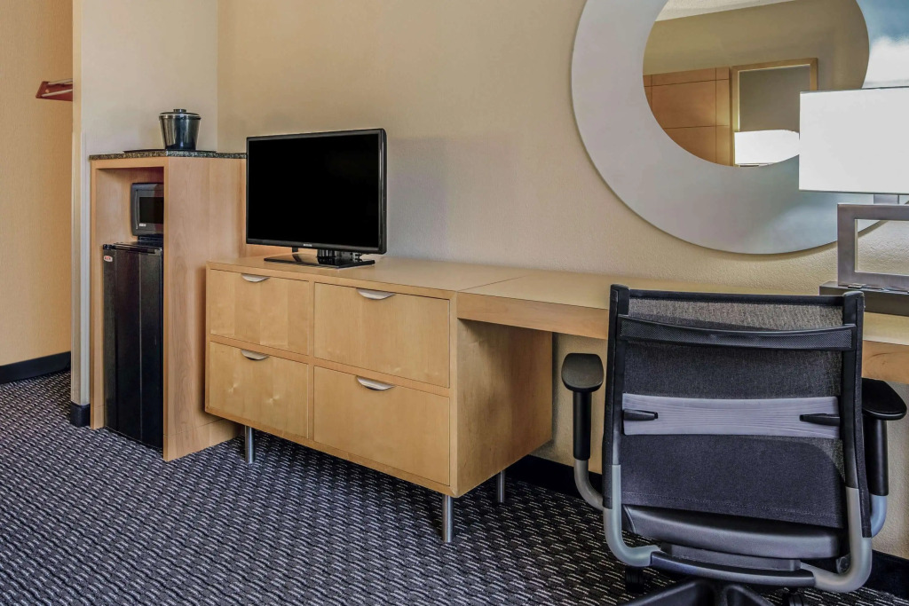 La Quinta by Wyndham Naples Downtown