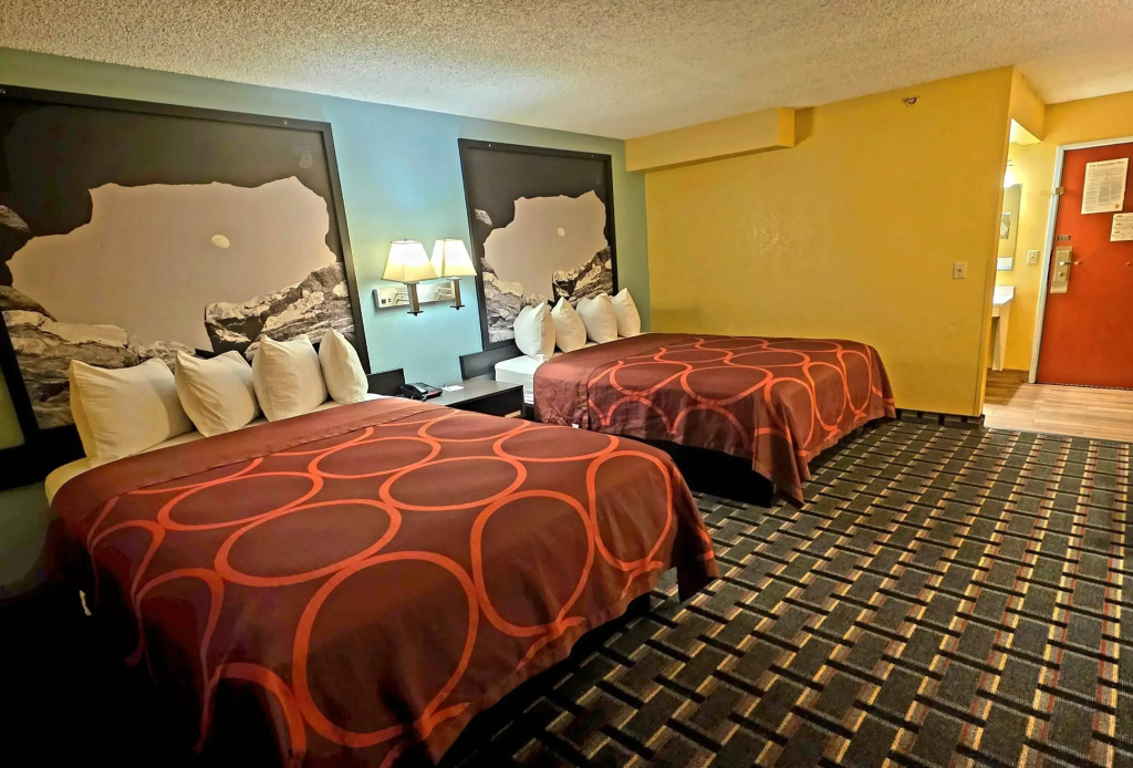 Super 8 by Wyndham Henderson North East Denver