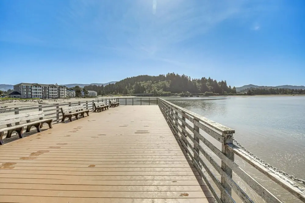 Walk to Beaches: 'siletz Bay Bliss' Townhome