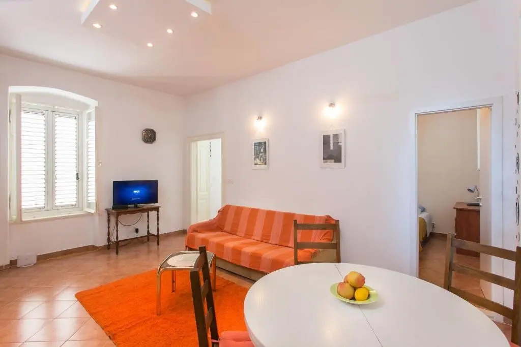 Apartment Tranquilo- Two Bedroom Apartment With Garden View