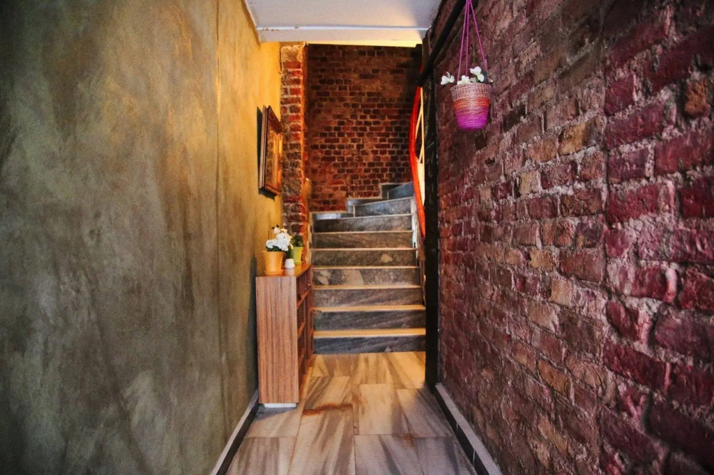 Innjoy Hostel - Adults Only