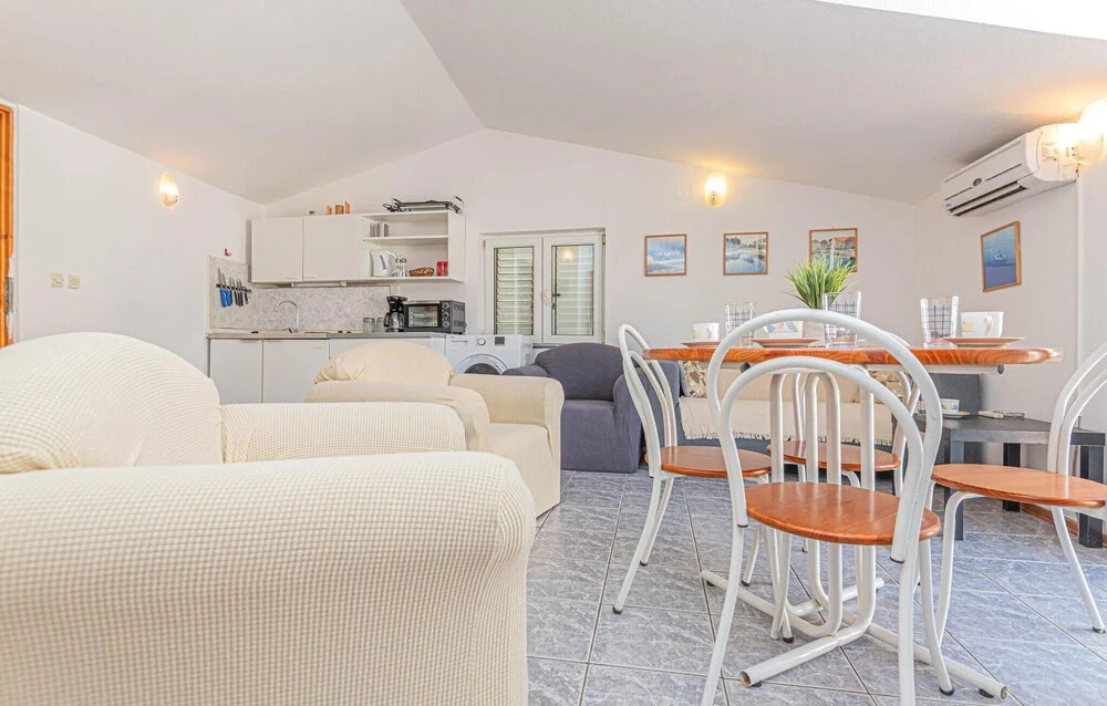 Amazing Apartment in Vodice With Wifi and 2 Bedrooms