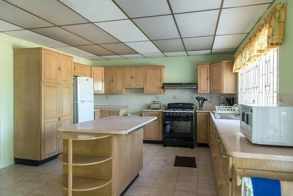 Lawrence Pool House