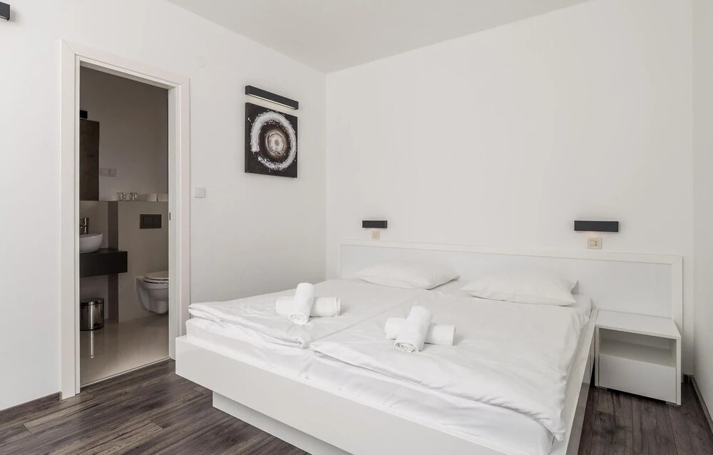 Beautiful Apartment in Kampor With Wifi, 3 Bedrooms and Swimming Pool