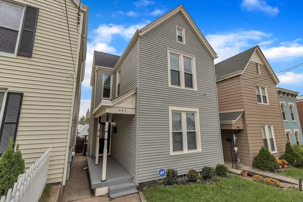 Recently Renovated Home In The Heart Of Bellevue! 2 Bedroom Home by RedAwning