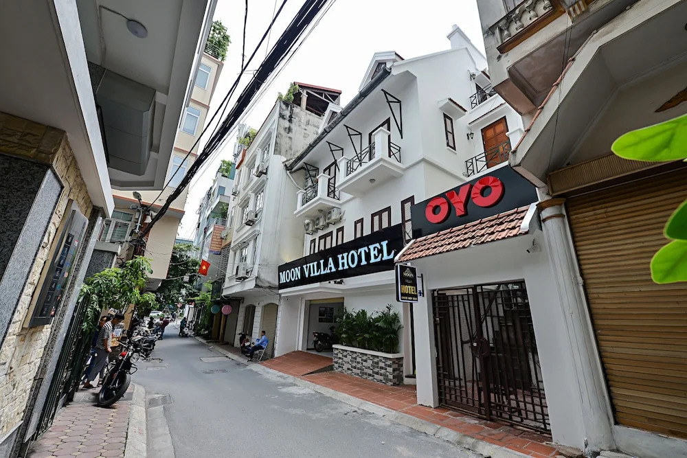 OYO 332 Moon Villa Hotel