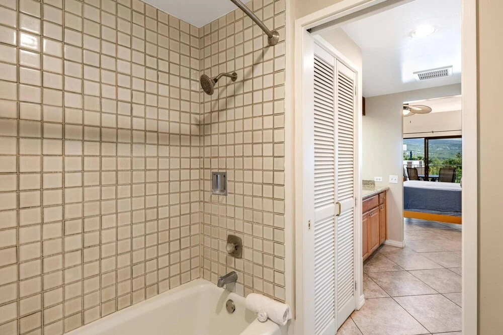 Big Island Royal Sea Cliff 705 by Coldwell Banker Island Vacations