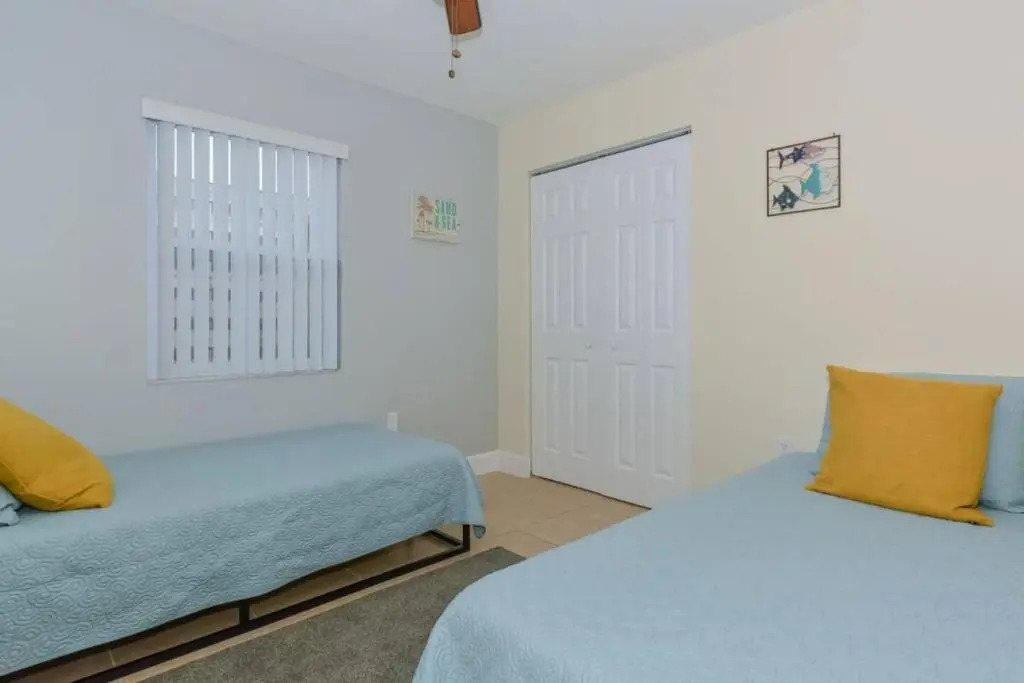 Lovely Cottage near the Beach and Downtown Sarasota