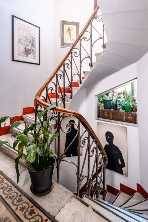 Stylish Flat With Excellent Location in Beyoglu