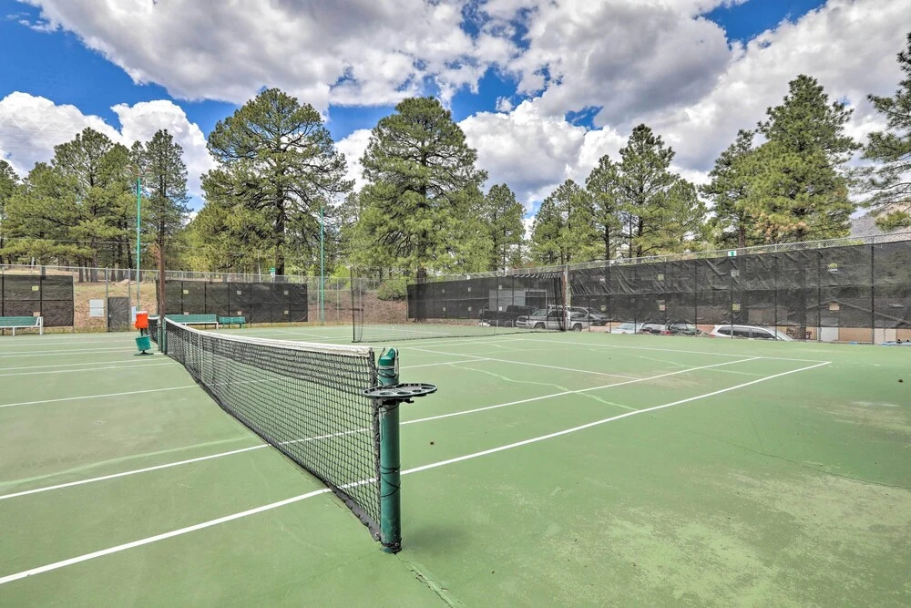 Flagstaff Condo w/ Balcony in Golf Community!