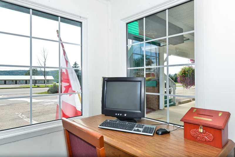 Econo Lodge Macpuffin