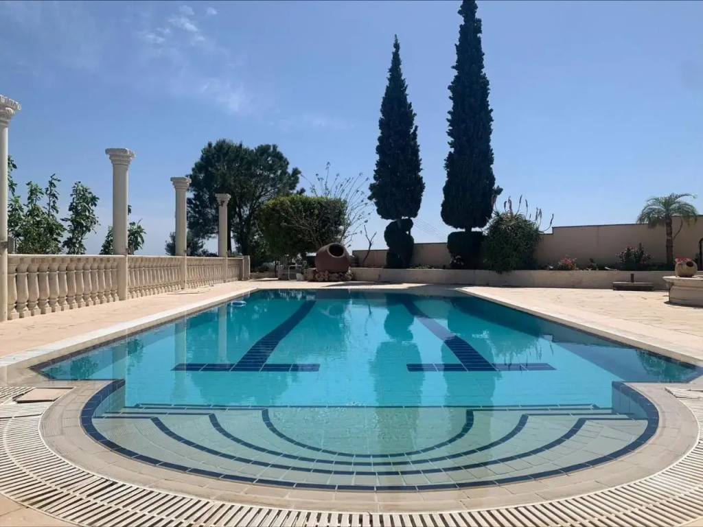 Breath-taking studio on hill top with pool