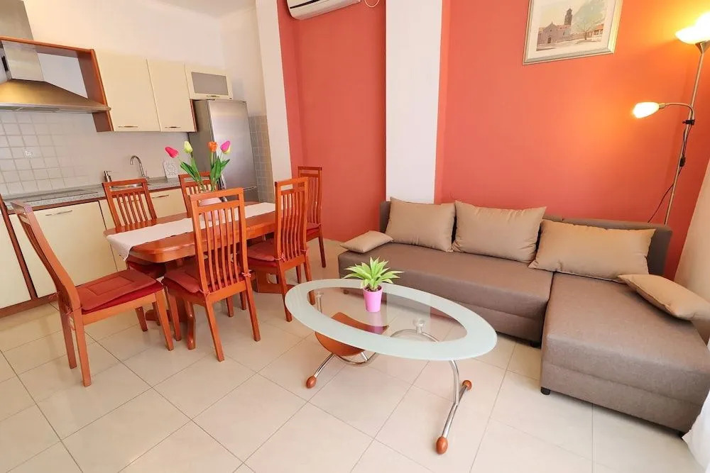Apartments K & N
