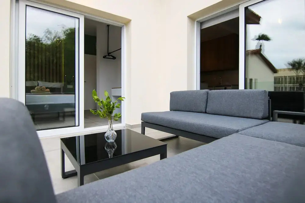 Phaedrus Living: Seaside Modern Flat Limnaria 123