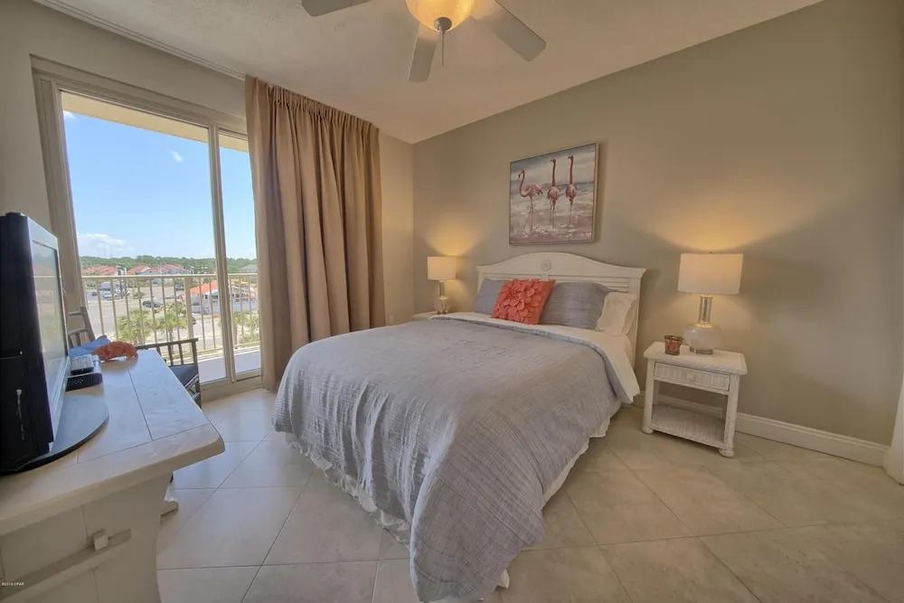 Cozy Condominium with Astonishing View from Spacious Balcony - Unit 0401 by RedAwning