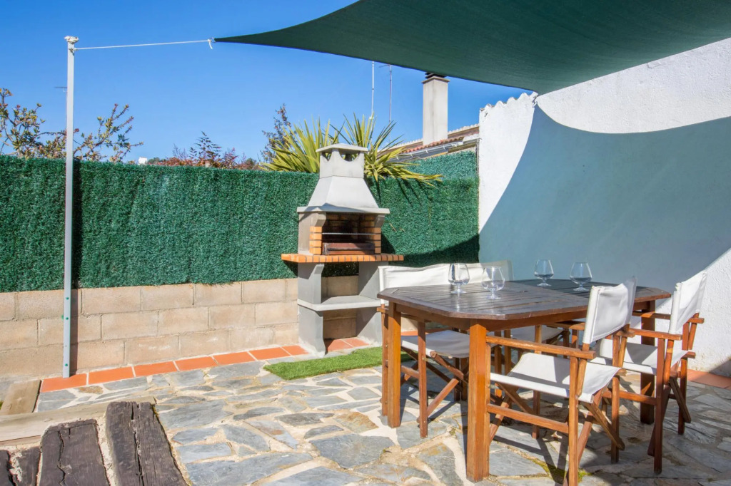 Ona in Vidreres with 3 bedrooms and 2 bathrooms