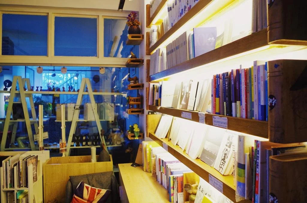 Dali Words Collection Hostel