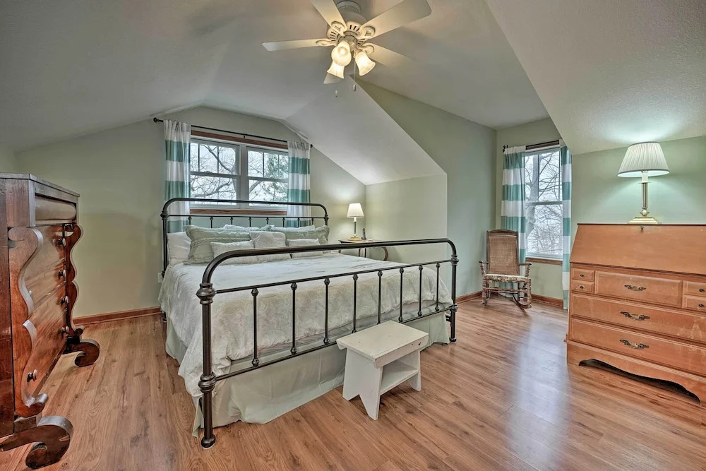 Lake Michigan Waterfront Home: 1 Mile to Downtown!