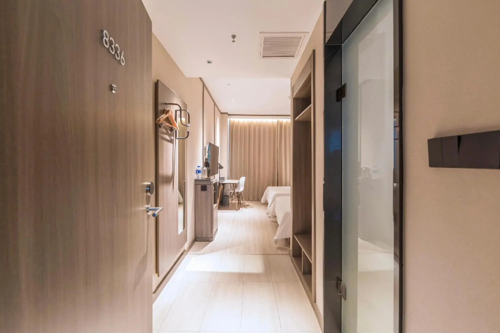 Wanting Hotel (Zhengzhou Zhenghonghui Yinping Road Subway Station)