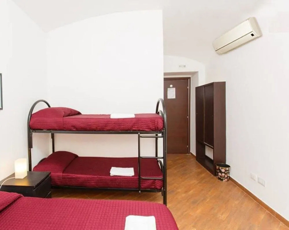 Romangelo 2 Hostel