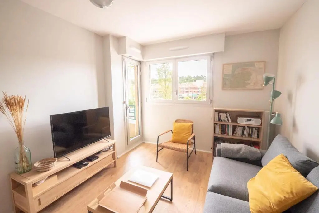 Apartment T2 full city centre with parking 500m from the beach