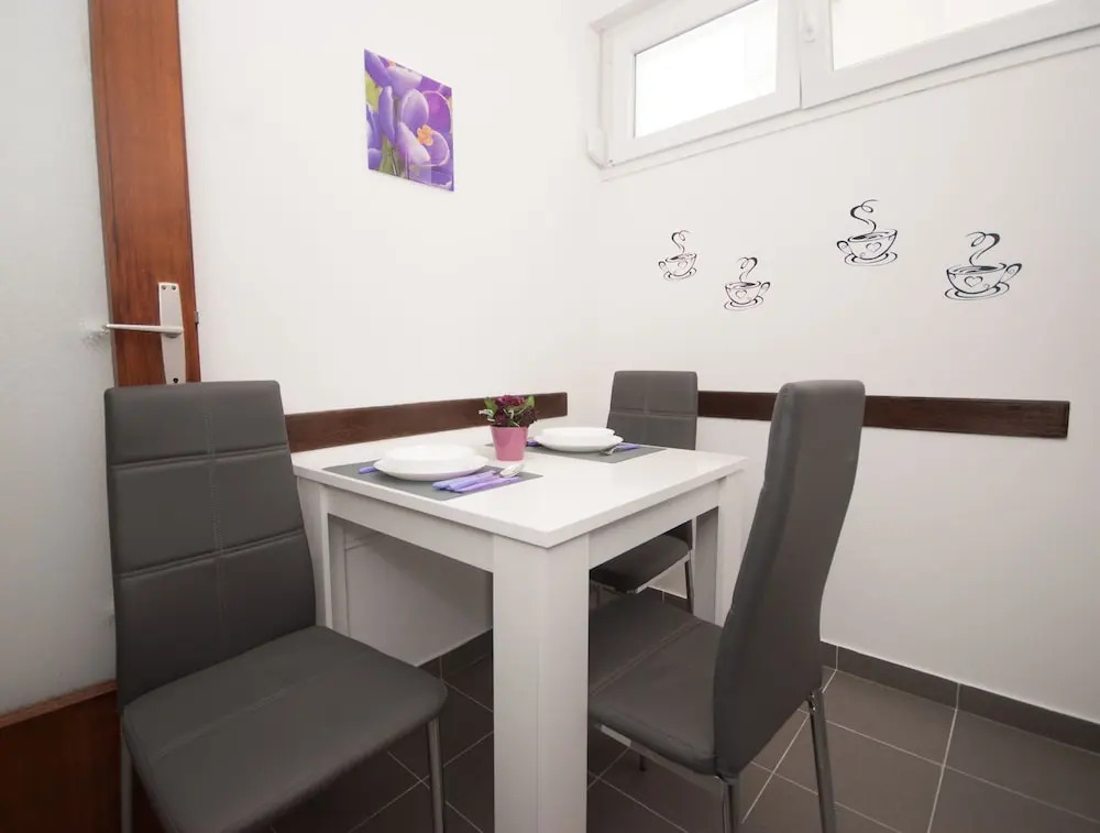 Studio Apartment Ema