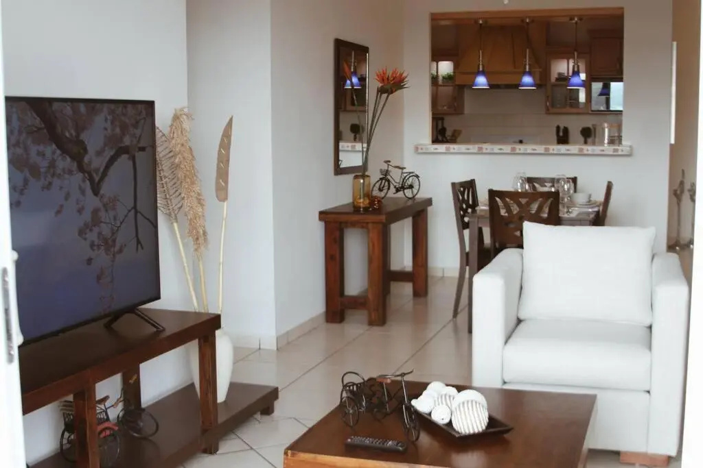Lovely 3Brm Apt w/City View&Pool @heart of Escalon