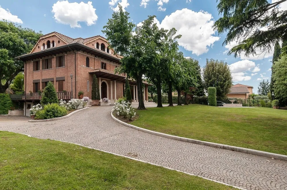 Near Rome Villa Pool Tennis Courts Perfect Family Reunion or Off-site Meeting