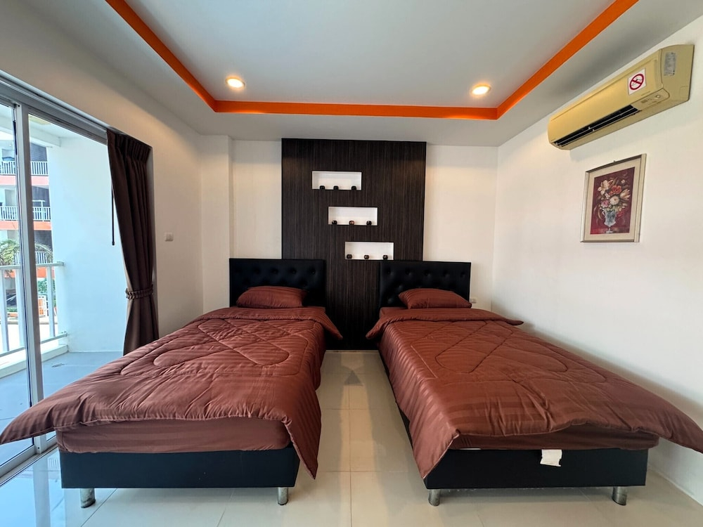 Pool-view Studio With Balcony - New Nordic VIP 4, Pratumnak