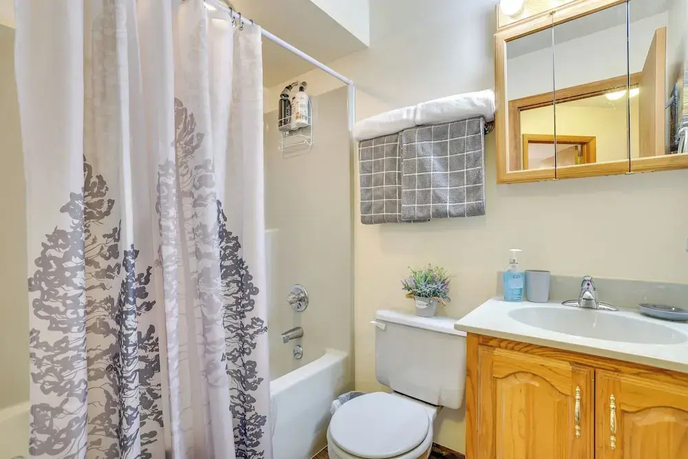 Near Water Parks: Pet-friendly Tobyhanna Getaway!