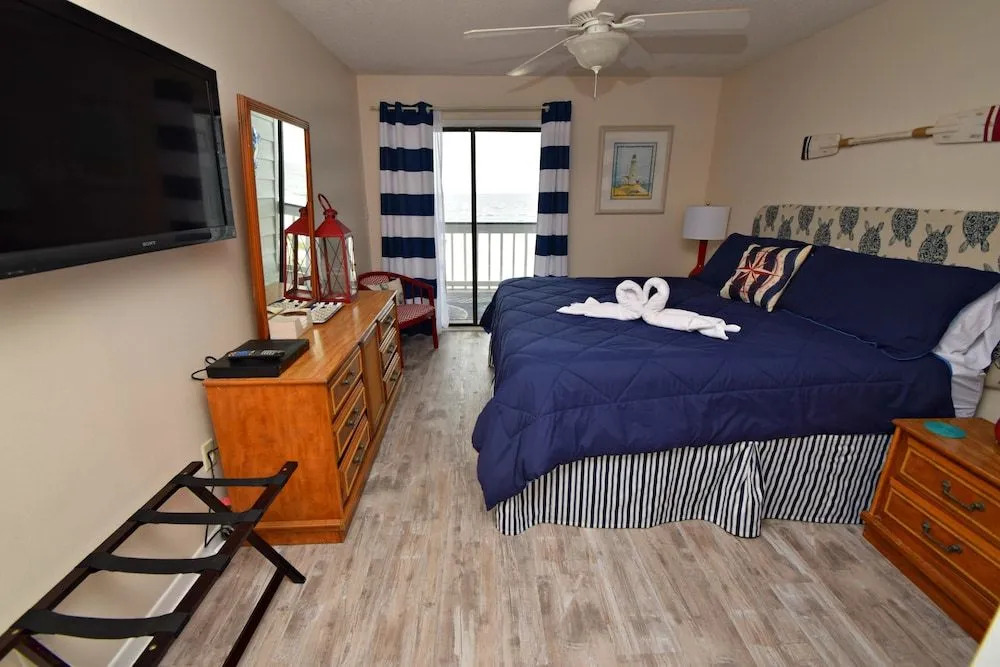 Regatta 201B by RedAwning