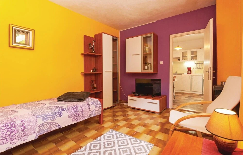 Awesome Home in Duce With Wifi and 2 Bedrooms