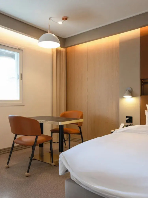 Urban Brown Hotel