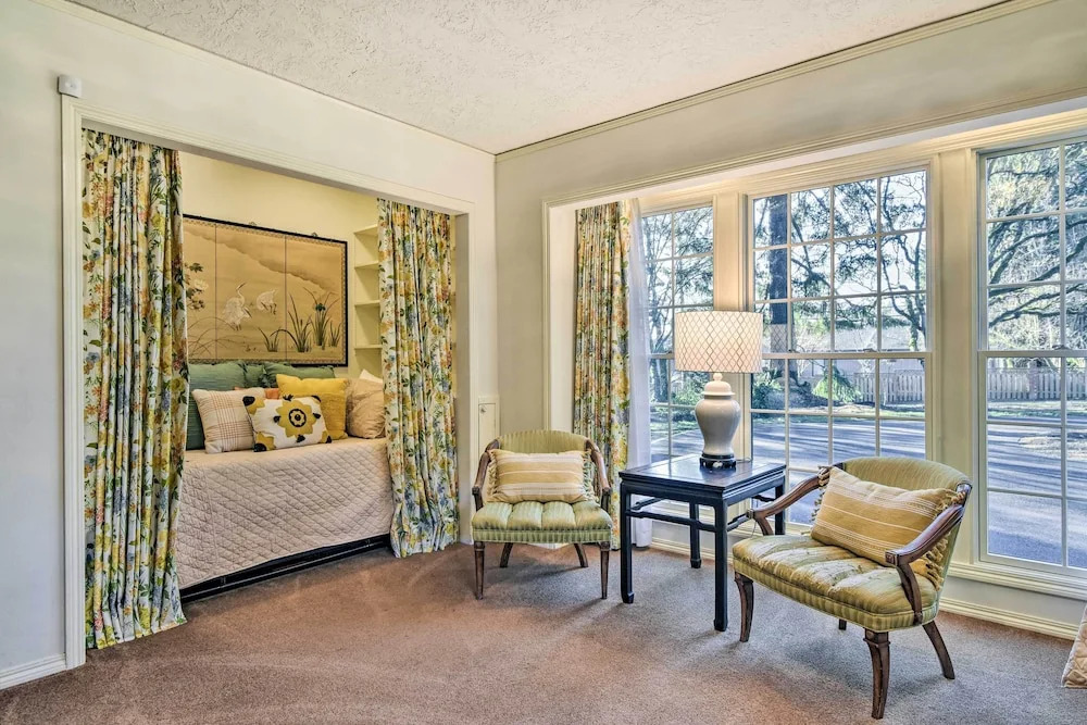 Spacious Hillsboro Home ~ 18 Mi to Portland!