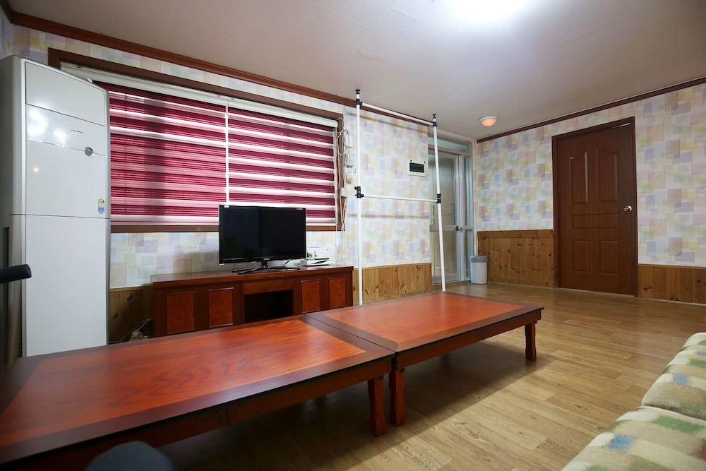 Geumsan Wolyeongsan Motel