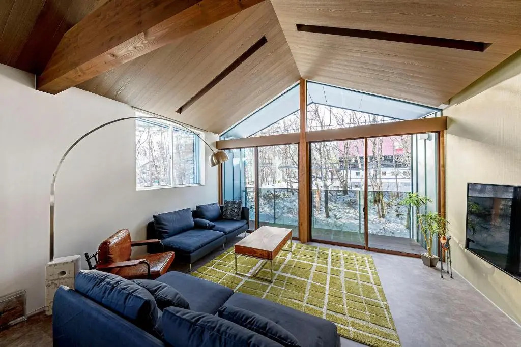 Grey Wolf Chalet by Hakuba White Fox Company