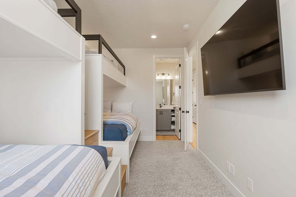 Rockaction Destination 5 Bedroom Townhouse