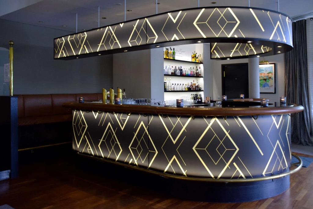 COURT HOTEL